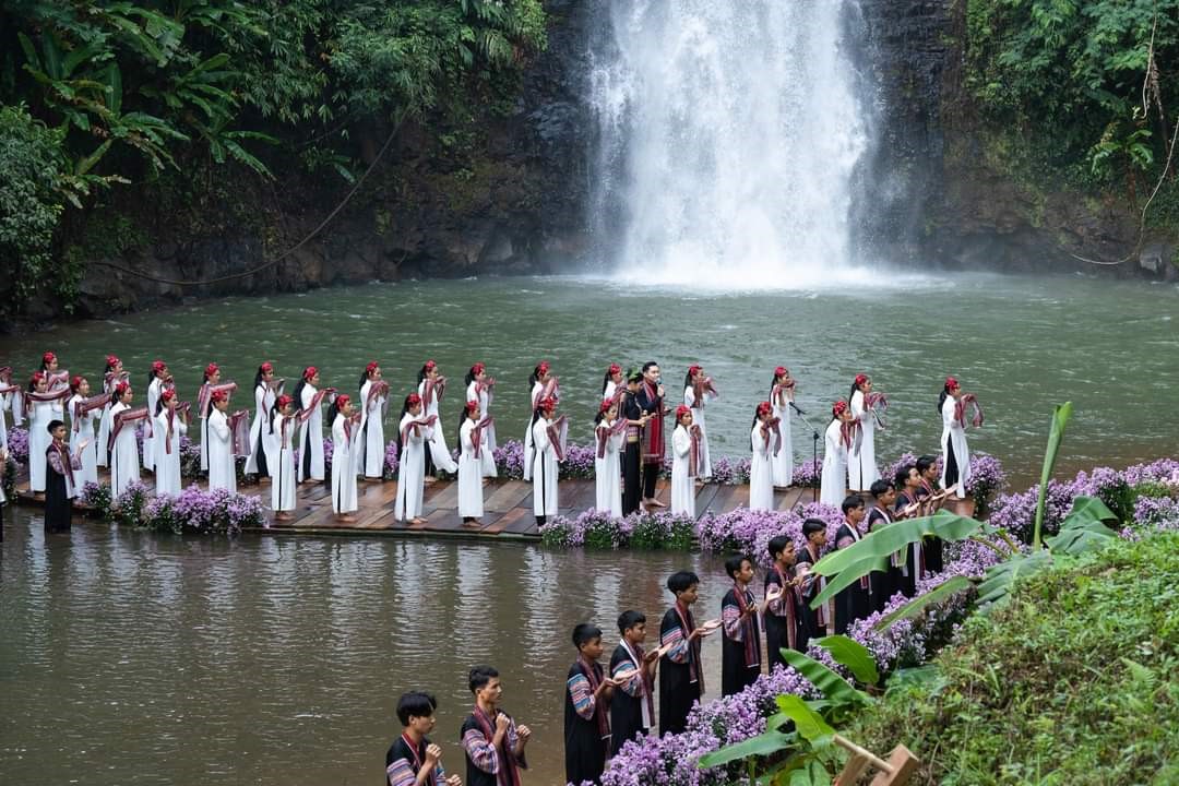 Pa Sy Waterfall - a tourist attraction in Mang Den.