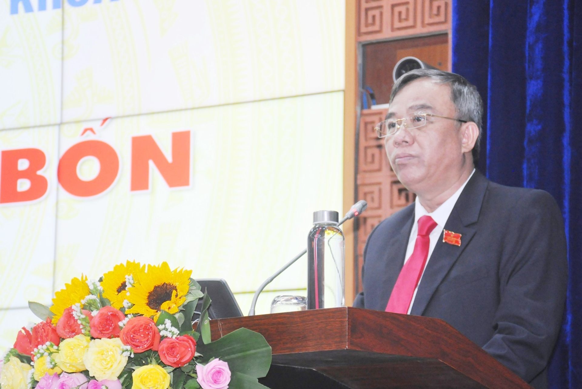 Phó Chủ tịch HĐND tỉnh Quảng Nam, Trần Xuân Vinh chủ trì kỳ họp thư 14 HĐND tỉnh khóa X