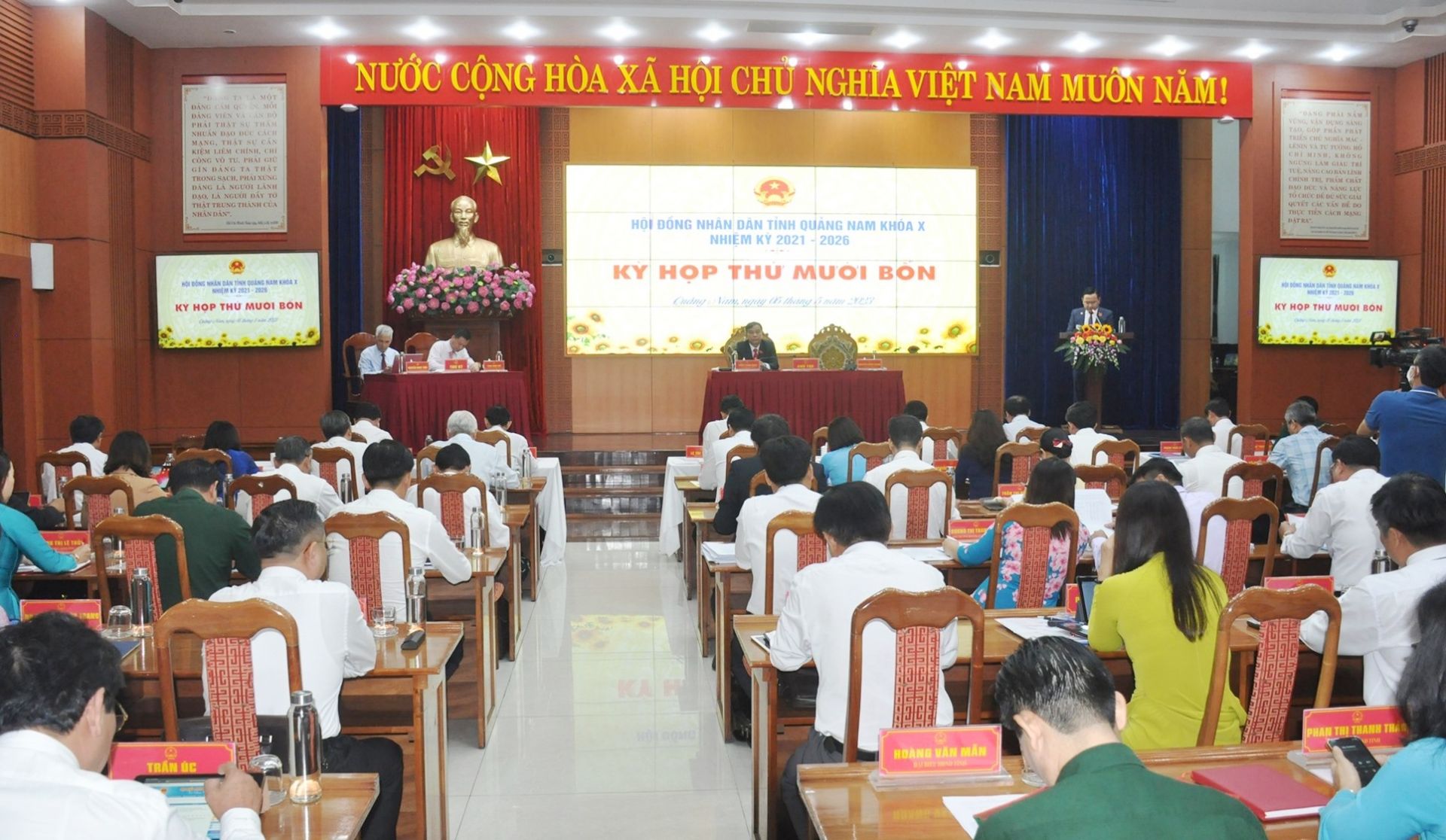 Các đại biểu HĐND tỉnh Quảng Nam tham dự kỳ họp