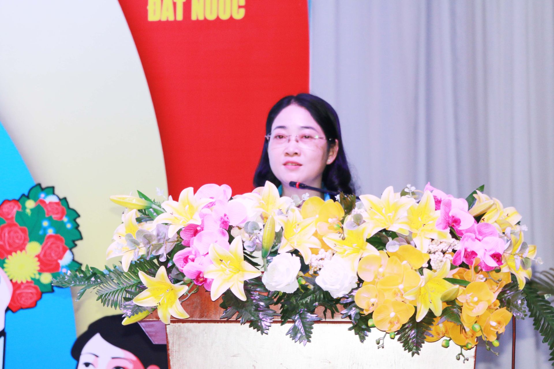 Chủ tịch LĐLĐ tỉnh Nguyễn Kim Loan phát biểu đáp từ tại buổi Lễ