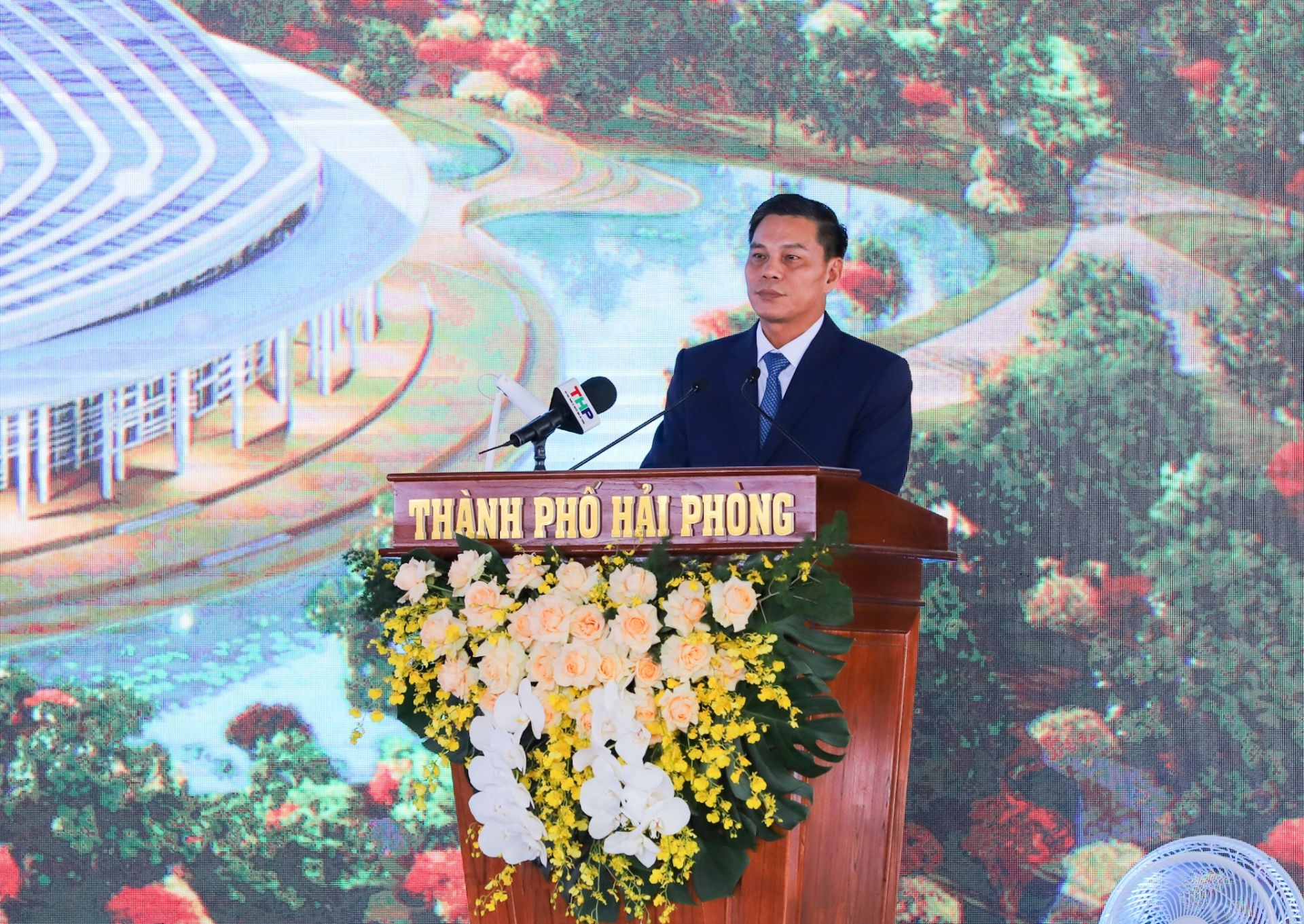 Chủ tịch UBND thành phố Nguyễn Văn Tùng phát biểu tại Lễ khởi công.