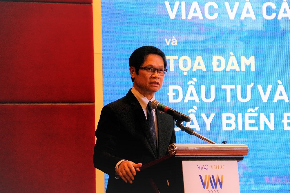 Mr. Vu Tien Loc - Chairman of VIAC spoke at the event.