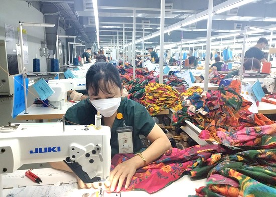 Công ty TNHH Thời trang Raindrop Việt Nam sản xuất quần áo thời trang cao cấp phục vụ xuất khẩu