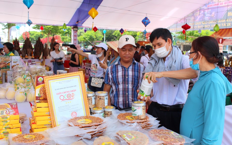 Ngày hội được tổ chức tại khuôn viên Bờ Đông cầu Rồng (quận Sơn Trà, TP Đà Nẵng) dự kiến thu hút khoảng 30.000 lượt khách trong và ngoài đến tham quan và mua sắm.