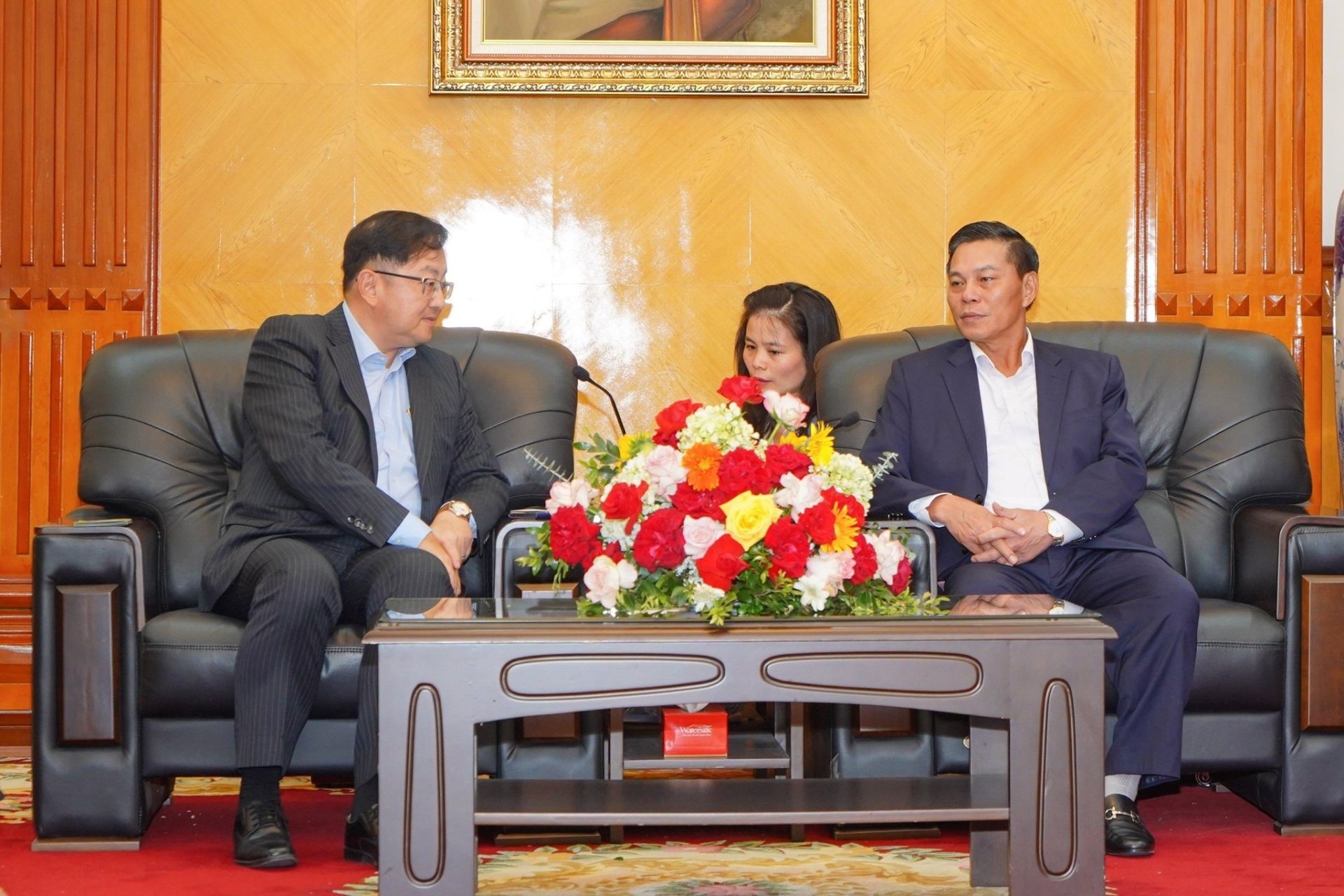 Mr. Nguyen Van Tung - Chairman of Hai Phong City People's Committee received courtesy of Mr. Dato' Tan Yan Thai - Ambassador Extraordinary and Plenipotentiary of Malaysia in Vietnam.