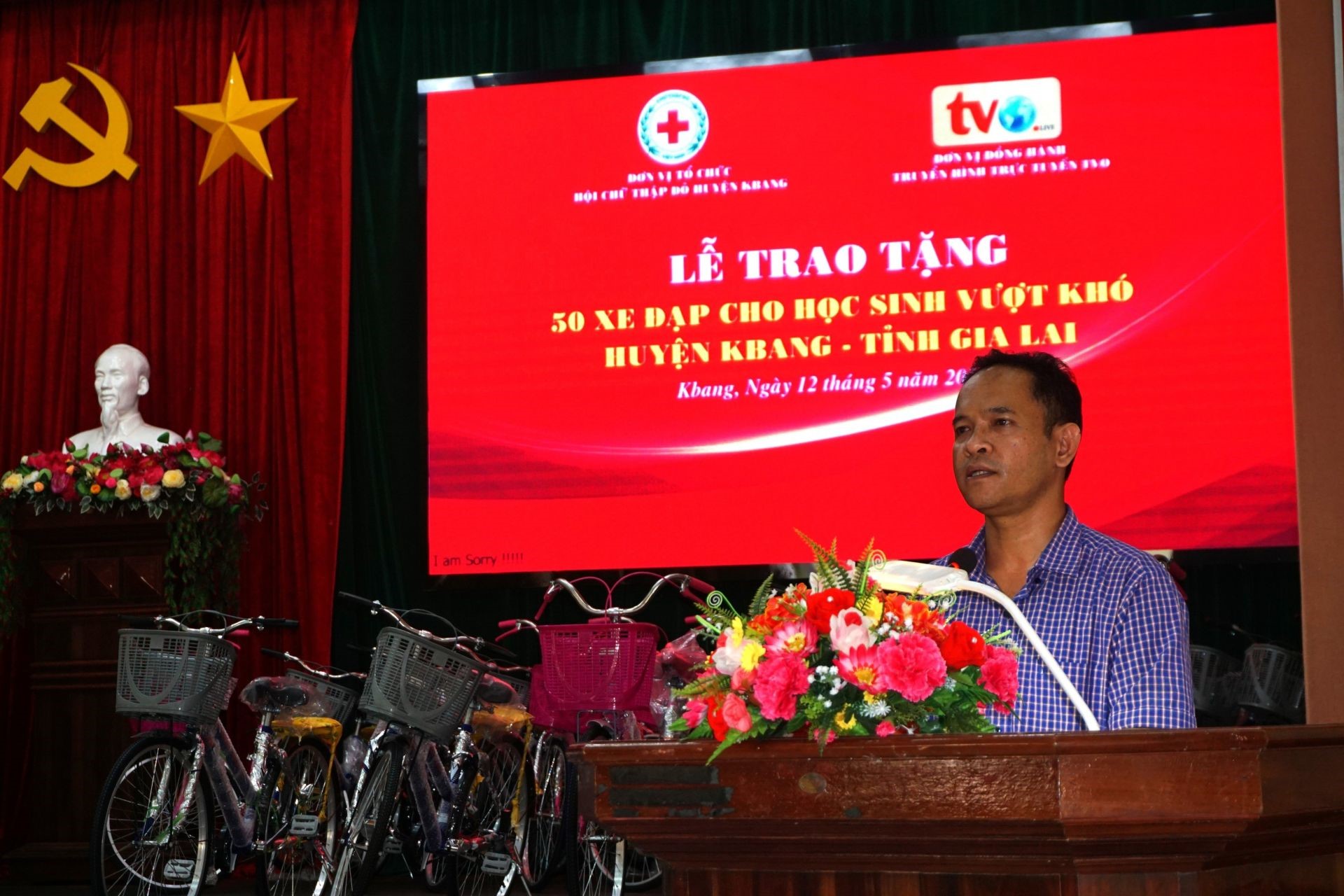 Mr Y Phuong - District Commissioner, and Vice Chairman of the People's Committee of Kbang district, Gia Lai province spoke at the ceremony.