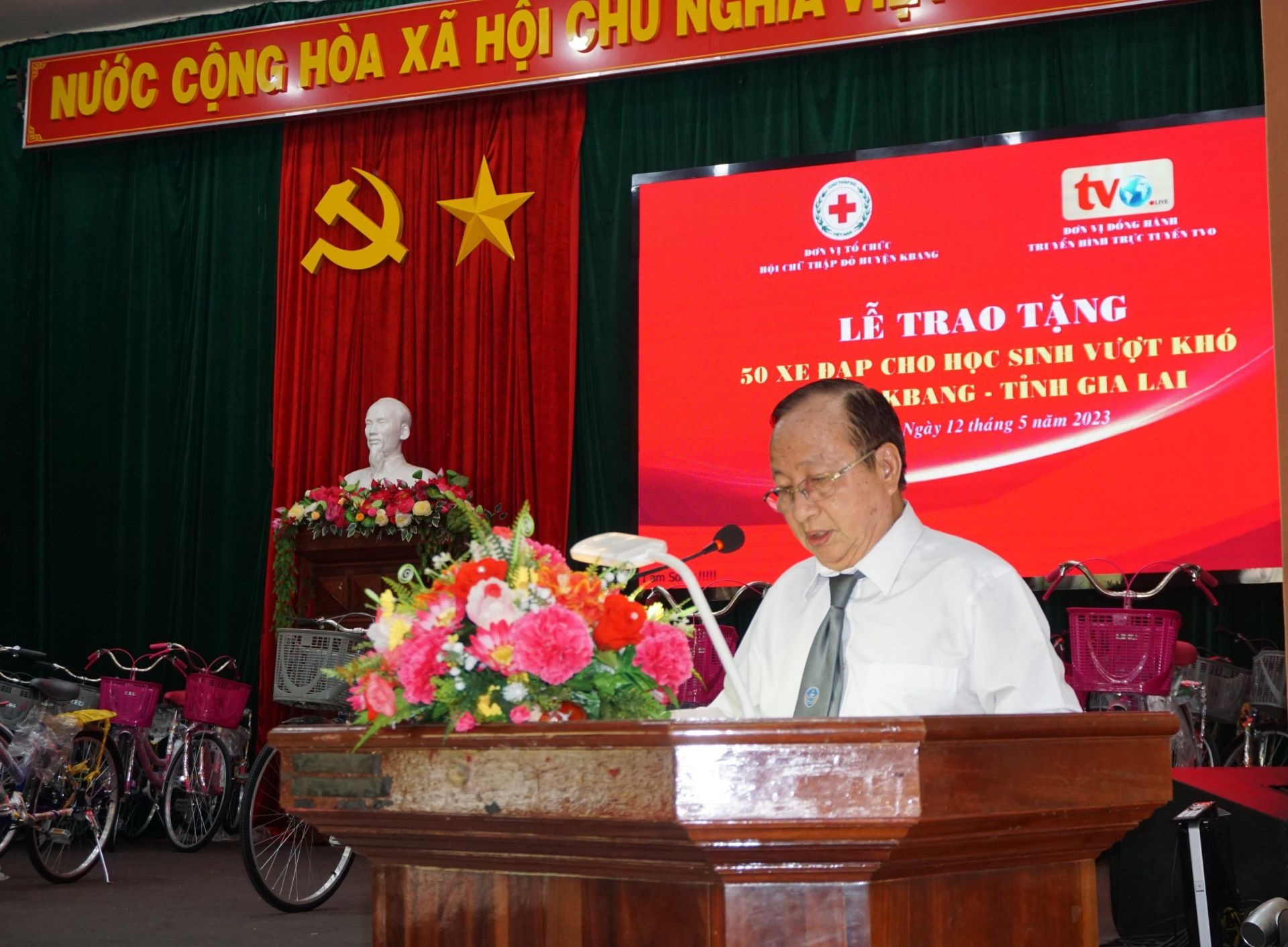 Lawyer Trinh Cong Minh - Head of Trung Nguyen Law Office expressed his joy when he brought a part of his efforts to help the social community.