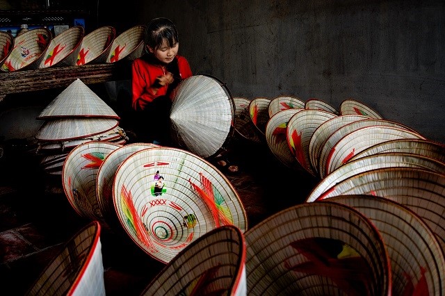 Sai Nga conical hat (Cam Khe district).