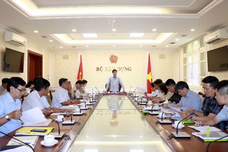 Thứ trưởng Bộ Xây dựng Nguyễn Tường Văn chủ trì hội nghị