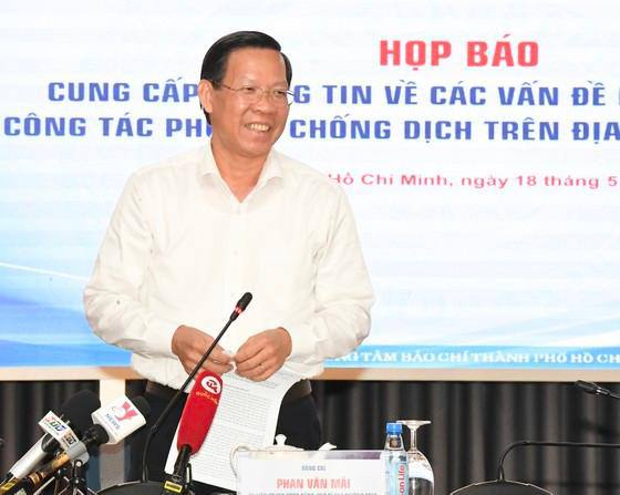 Chủ tịch UBND TPHCM Phan Văn Mãi phát biểu tại buổi họp báo