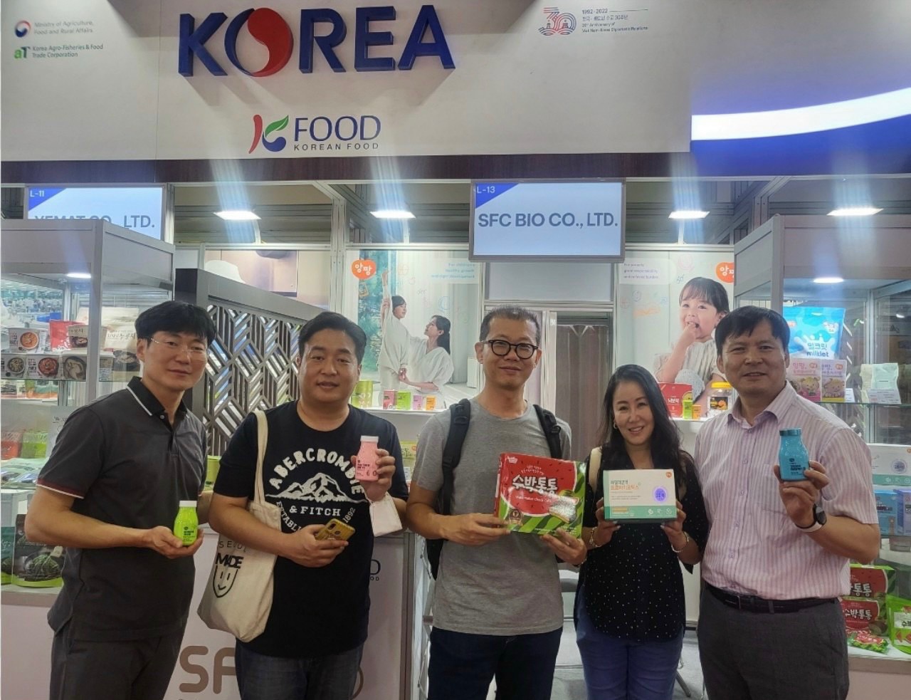 Jessica Cho and her colleagues share some products from South Korea.