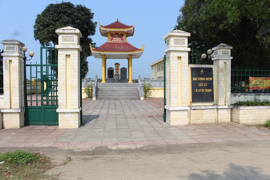 Đài tưởng niệm Liệt sĩ xã Nghi Thịnh được xây dựng với một khuôn viên trang nghiêm