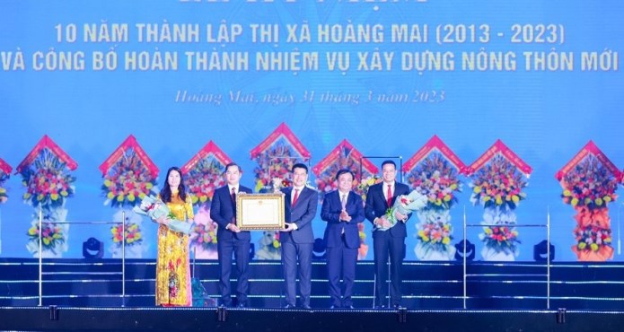 Vào ngày 31/3/2023 vừa qua, Hoàng Mai long trọng tổ chức Lễ kỷ niệm 10 năm thành lập thị xã (2013 - 2023) và đón Bằng  công nhận đạt chuẩn nông thôn mới