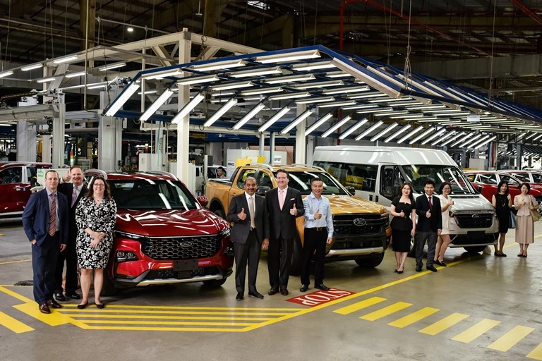 Mr. Marc Knapper, US Ambassador to Vietnam, visited and experienced Ford car products being assembled at Ford Hai Duong Factory.