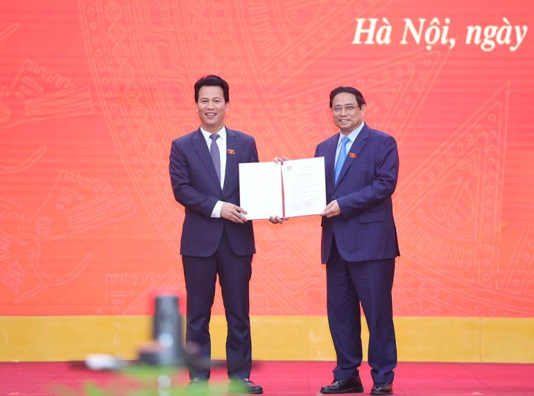 Thủ tướng trao quyết định bổ nhiệm cho ông Đặng Quốc Khánh.