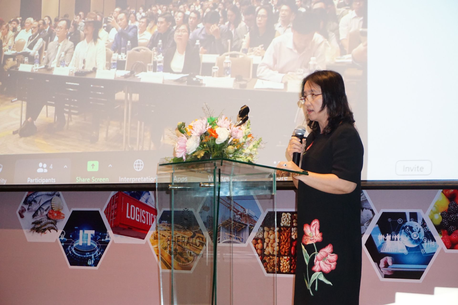 Bà Đoàn Thị Ngọc Vân - Phó Giám đốc Sở Kế hoạch và Đầu tư Đồng Nai đã có phần giới thiệu về những điều kiện thuận lợi đến các doanh nghiệp khi đầu tư tại tỉnh Đồng Nai