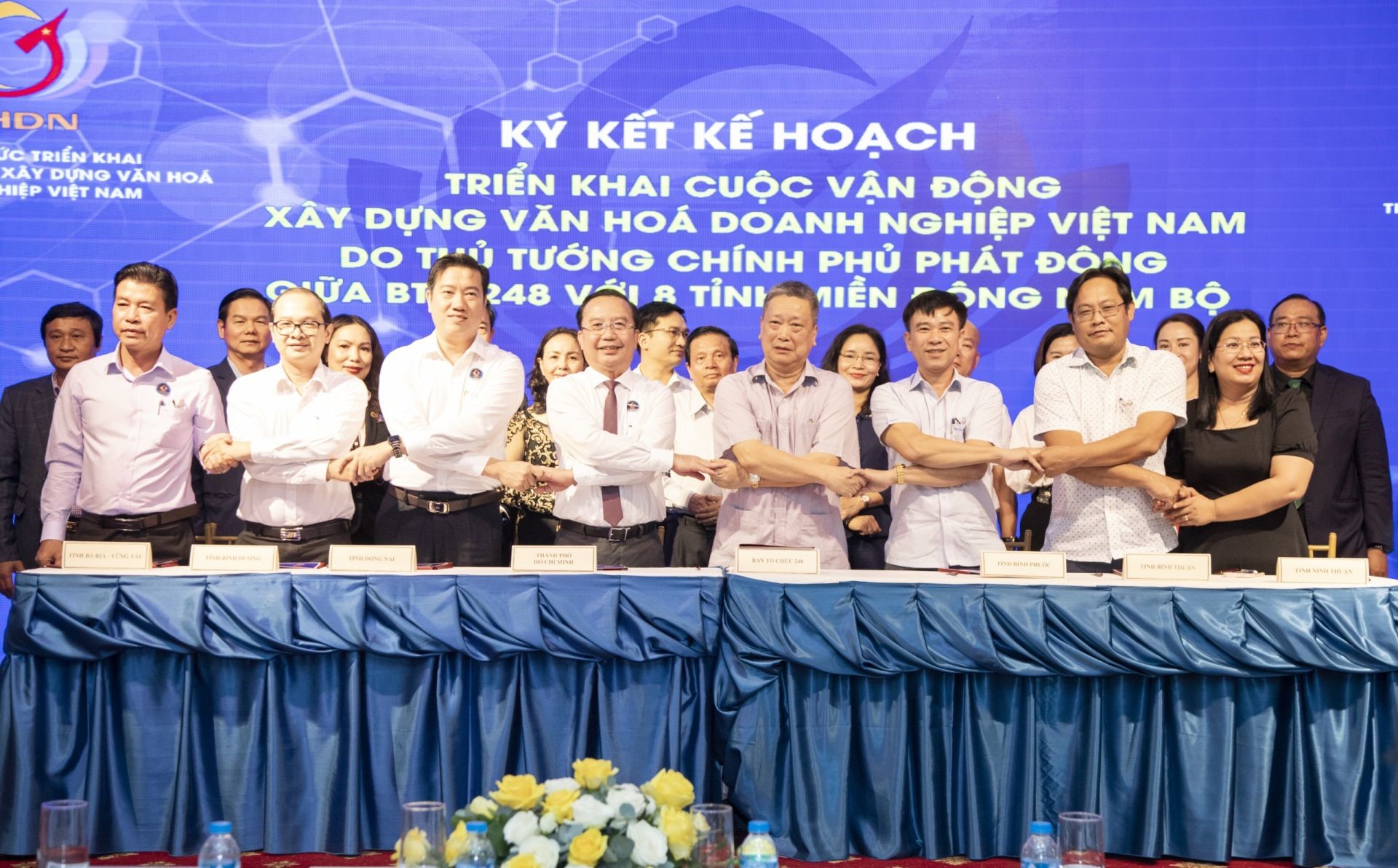 The conference deployed the set of criteria for Vietnamese business culture for 8 provinces in the Southeast region to affirm the position, role, and importance of corporate culture for sustainable economic development.