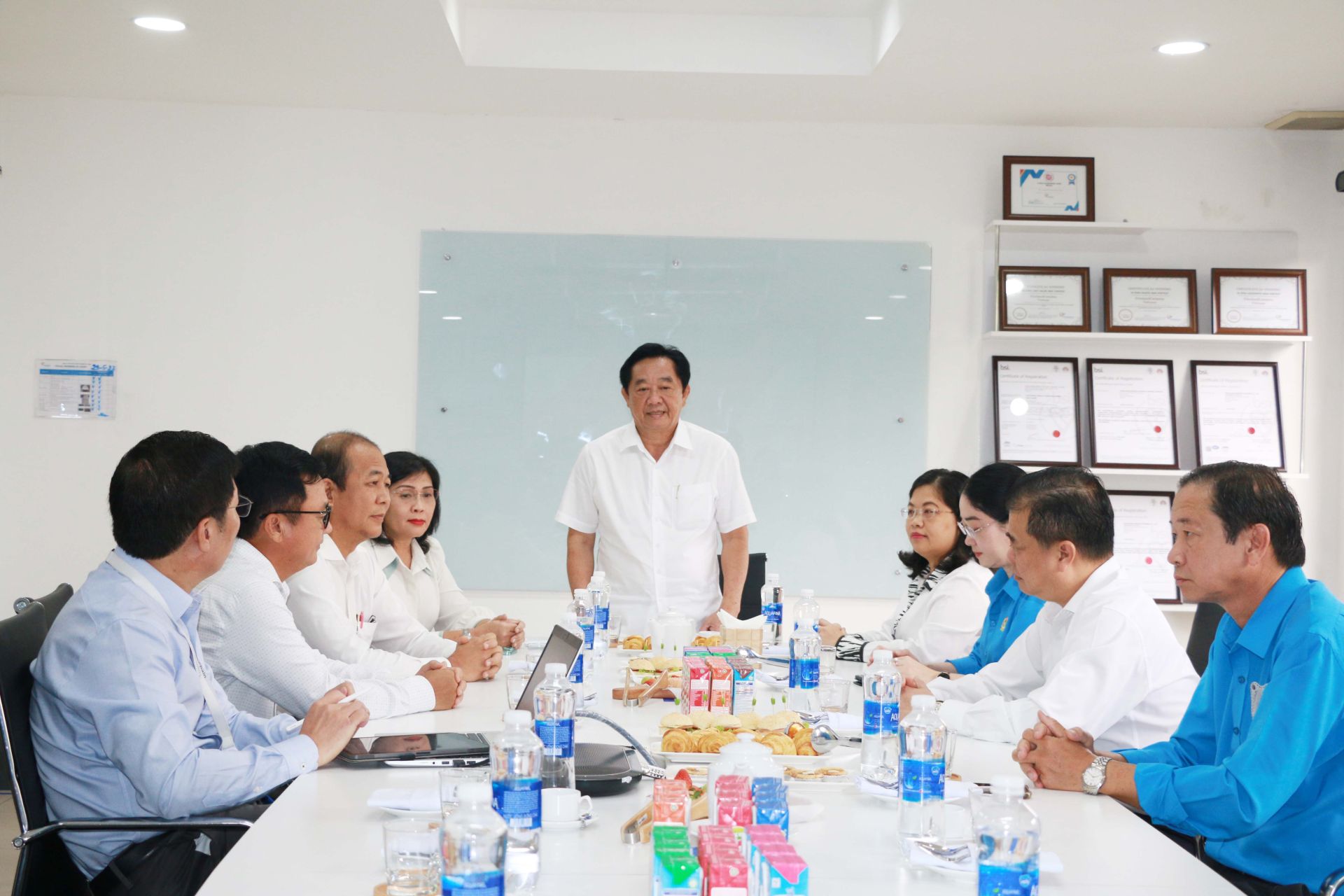 Ông Nguyễn Hoàng Thao, Phó Bí thư Thường trực Tỉnh ủy phát biểu tại buổi làm việc
