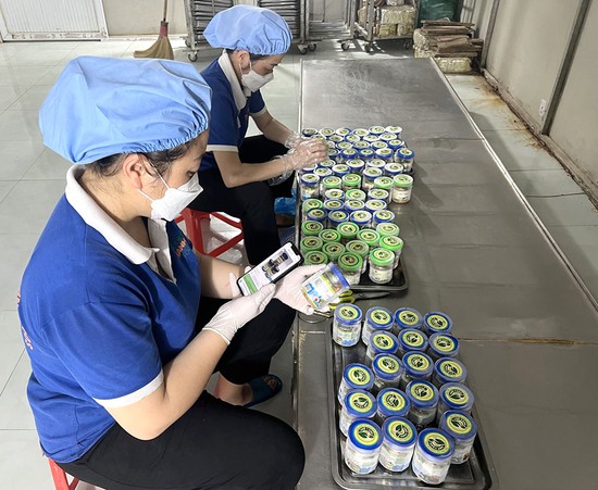 Cơ sở sản xuất thịt chua Thanh Sơn Foods - khu phố Soi, xã Thục Luyện, huyện Thanh Sơn được dán tem truy xuất nguồn gốc