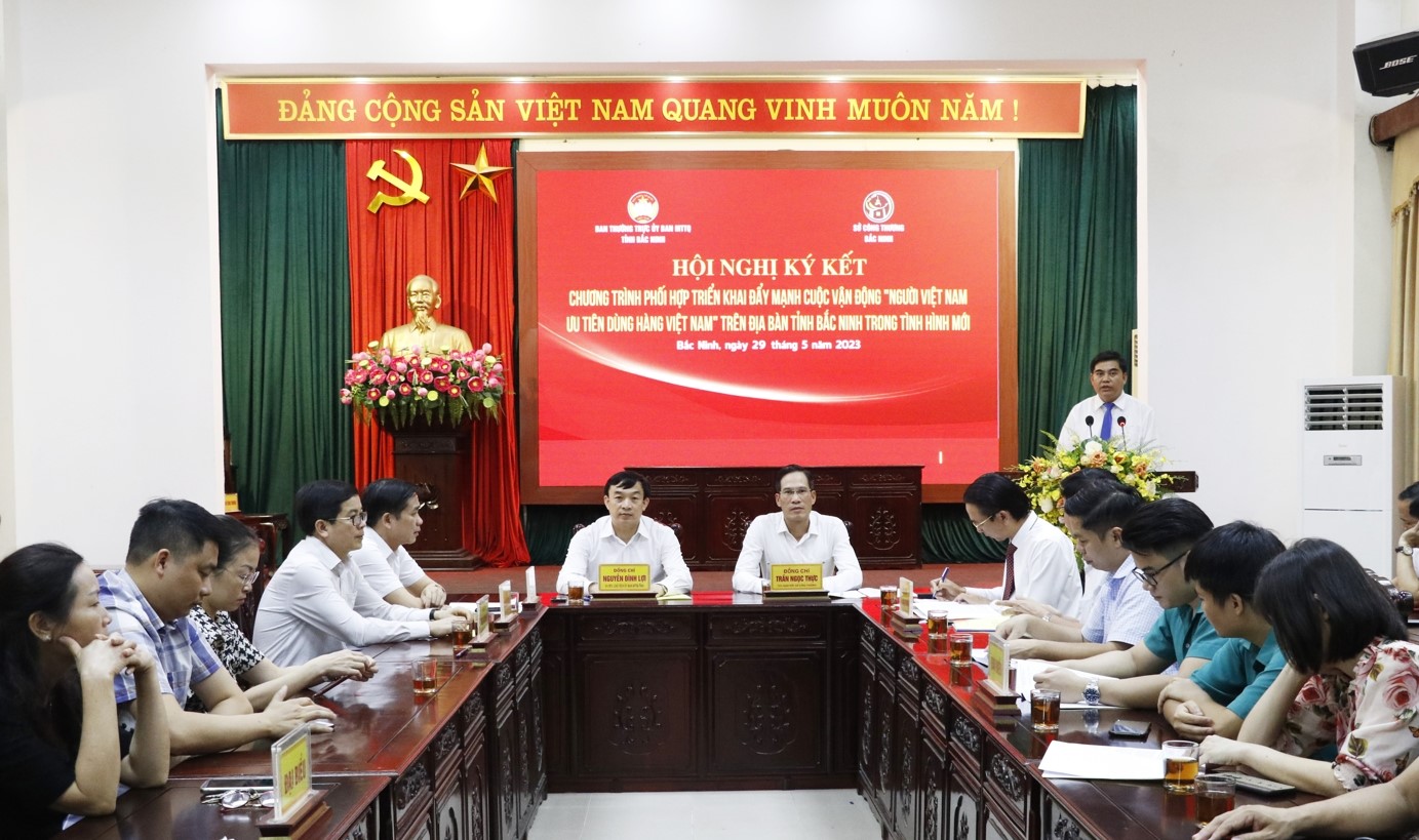 Hội nghị ký kết Chương trình phối hợp, triển khai đẩy mạnh Cuộc vận động (CVĐ) “Người Việt Nam ưu tiên dùng hàng Việt Nam”