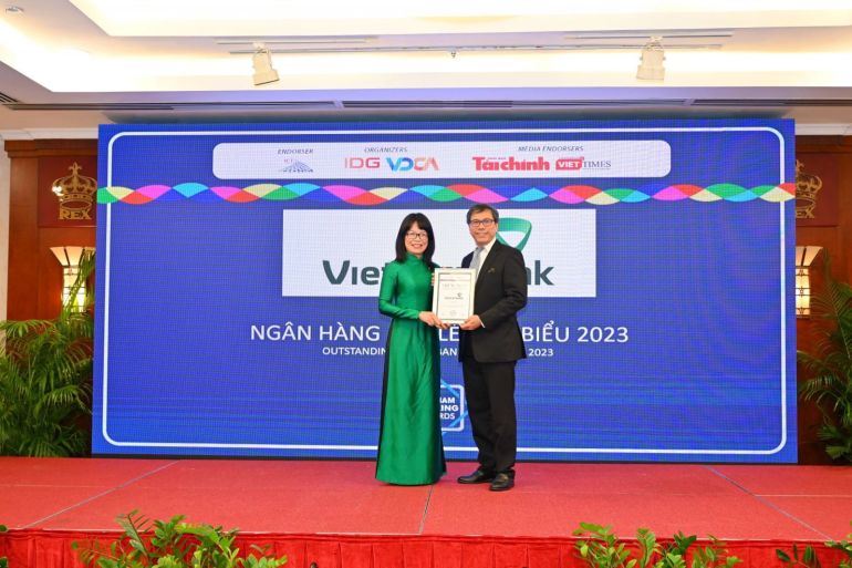 Vietcombank được trao 3 giải thưởng tại diễn đàn Ngân hàng bán lẻ Việt Nam 2023