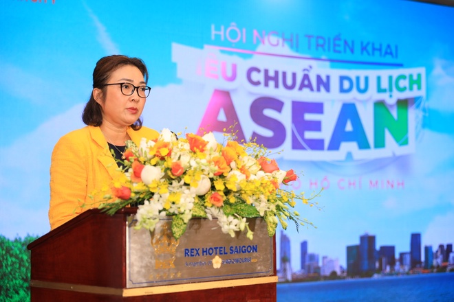 Bà Bùi Thị Ngọc Hiếu, Phó giám đốc Sở Du lịch TP.HCM, phát biểu tại hội nghị. Ảnh: Sở Du lịch TP.HCM.