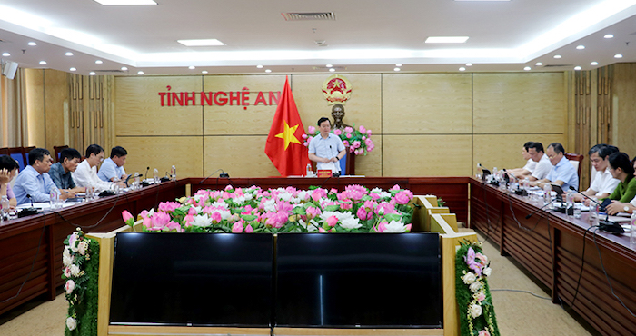 Ông Nguyễn Đức Trung - Chủ tịch UBND tỉnh Nghệ An chủ trì cuộc họp Ban Chỉ đạo các công trình, dự án trọng điểm cấp tỉnh ngành giao thông vận tải