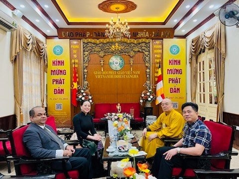Representatives of the Ministry of Foreign Affairs and diplomatic missions came to congratulate the Buddha's birthday.