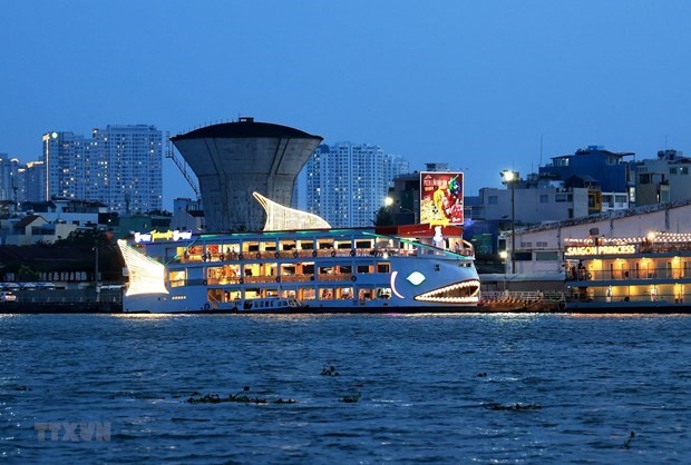 High-class cruise ships serve food, and entertainment, and take visitors to explore Saigon at night. (Photo: Hong Dat/VNA).