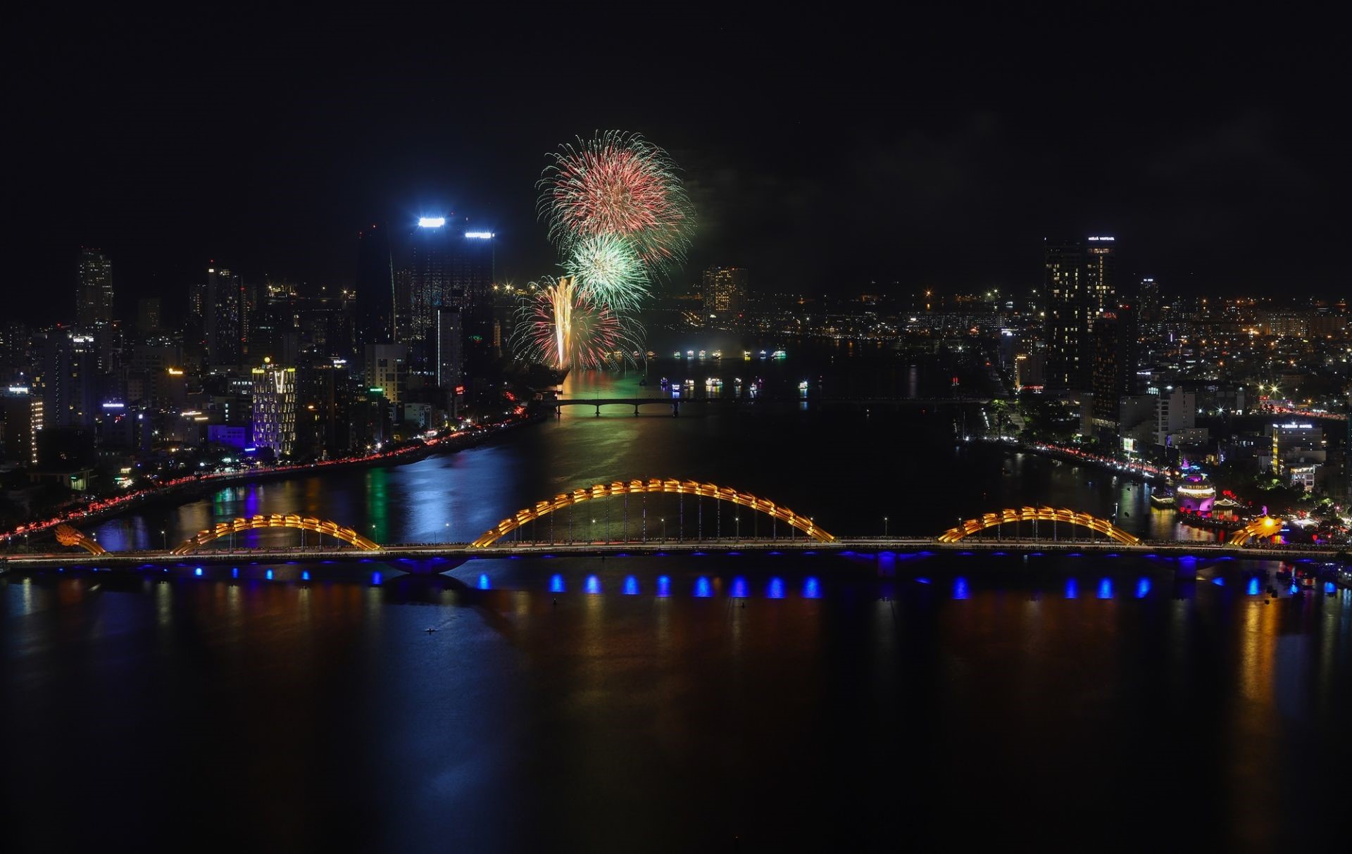 Danang International Fireworks Festival - DIFF 2023 organized by the Danang People's Committee in collaboration with Sun Group has officially returned.
