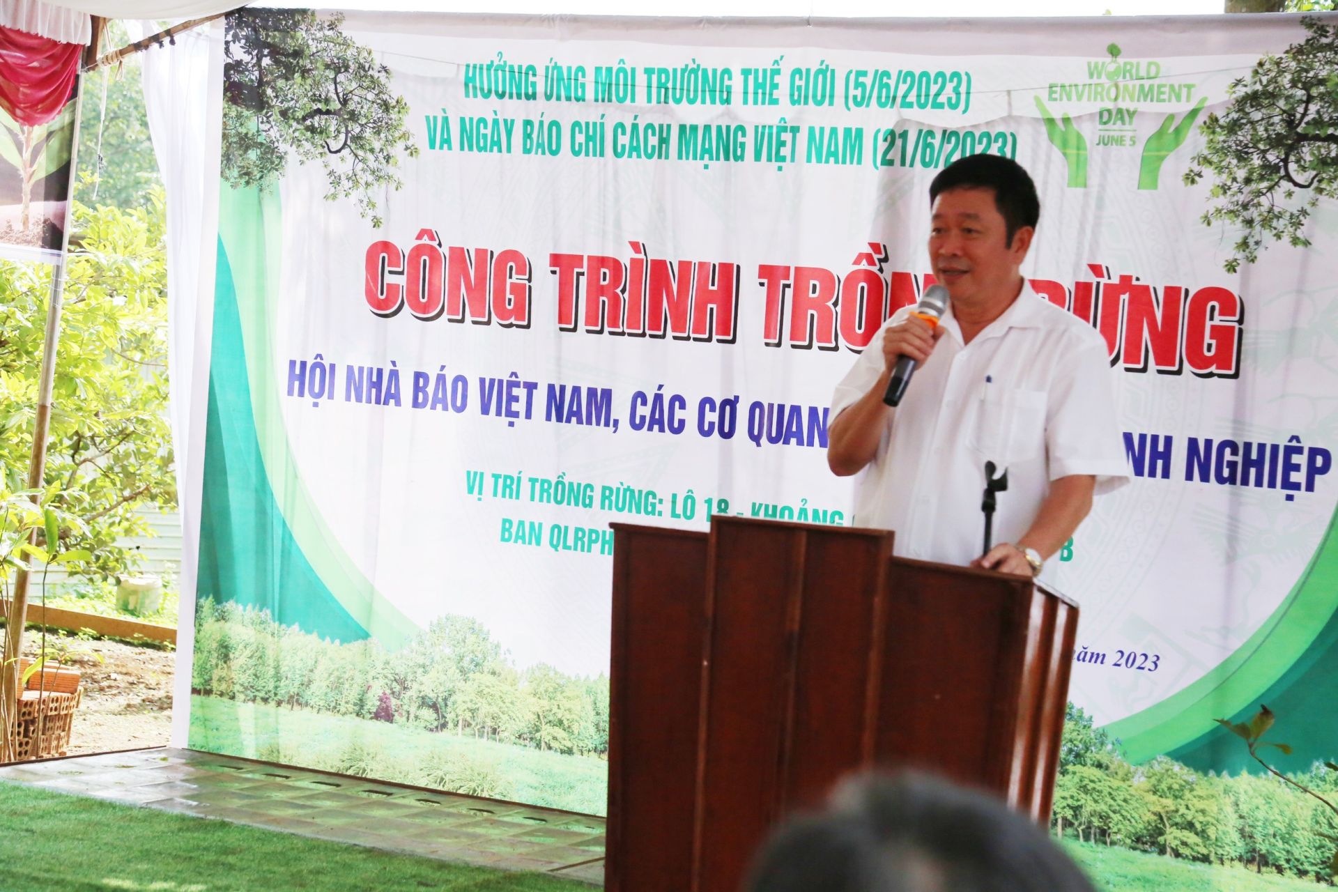 Phó Bí thư Huyện ủy, Chủ tịch UBND huyện Bù Đăng Trần Thanh Hòa phát biểu tại chương trình