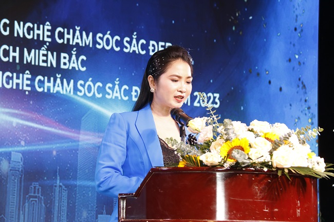bà Trần Thị Tuyết Giao – Đại diện Beauty Tech Miền Bắc - Đồng Trưởng Làng công nghệ chăm sóc sắc đẹp phát biểu ý kiến tại chương trình