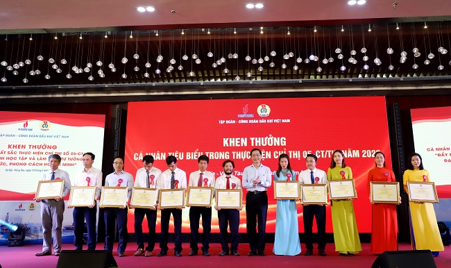 CĐ DKVN biểu dương, khen thưởng các cá nhân xuất sắc trong thực hiện Chỉ thị 05 của Bộ Chính trị về “Đẩy mạnh học tập và làm theo tư tưởng, đạo đức, phong cách Hồ Chí Minh” năm 2022