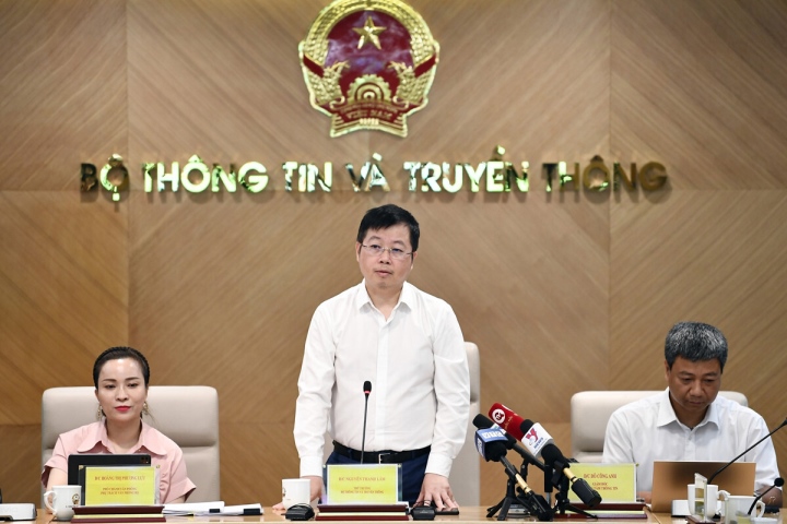 Thứ trưởng Nguyễn Thanh Lâm chủ trì họp báo tháng 6 của Bộ Thông tin và Truyền thông.