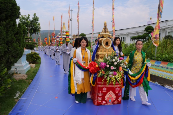 Đoàn rước Bảo tháp Mandala -  biểu tượng trí tuệ, ý giác ngộ của chư Phật