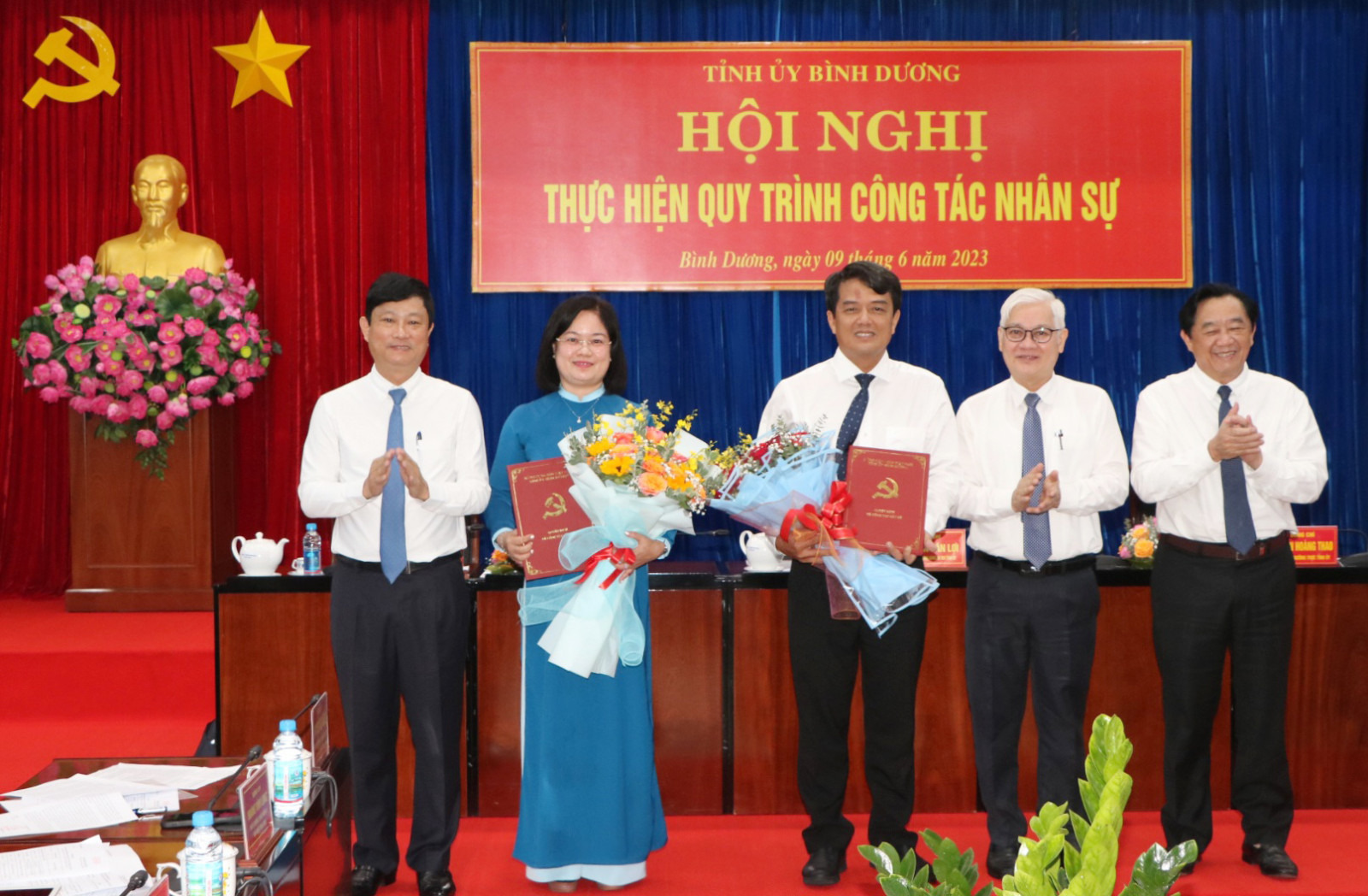 Thường trực Tỉnh ủy chúc mừng đồng chí Nguyễn Thị Mỹ Hằng và Bùi Thanh Nhân