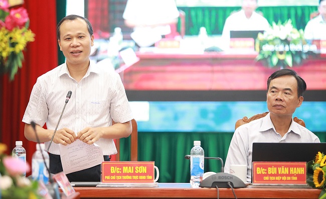 Phó Chủ tịch Thường trực UBND tỉnh Mai Sơn làm rõ vấn đề lao động và chuyển đổi số tại các DN.