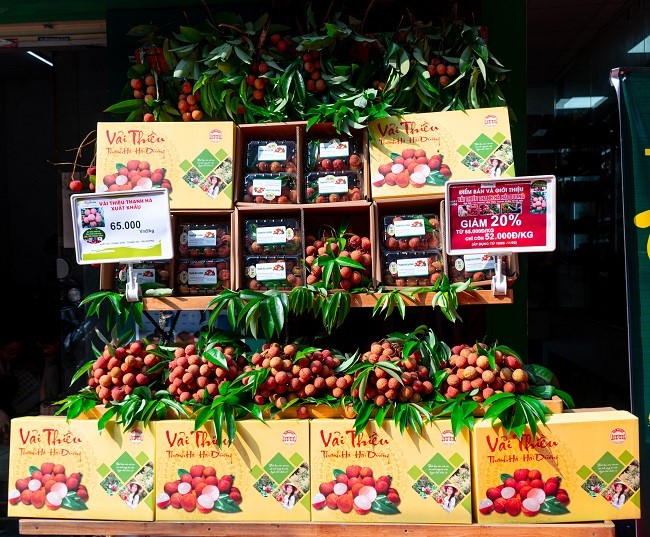 Thanh Ha lychees are displayed and sold at BigGreen supermarket 111 Hoang Van Thai, Thanh Xuan.