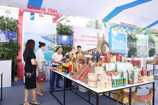Hà Tĩnh trưng bày hơn 50 sản phẩm bên lề hội nghị tổng kết chương trình hợp tác phát triển kinh tế - xã hội giữa TP Hồ Chí Minh và các tỉnh phía Bắc và Bắc Trung Bộ diễn ra ở Nghệ An.