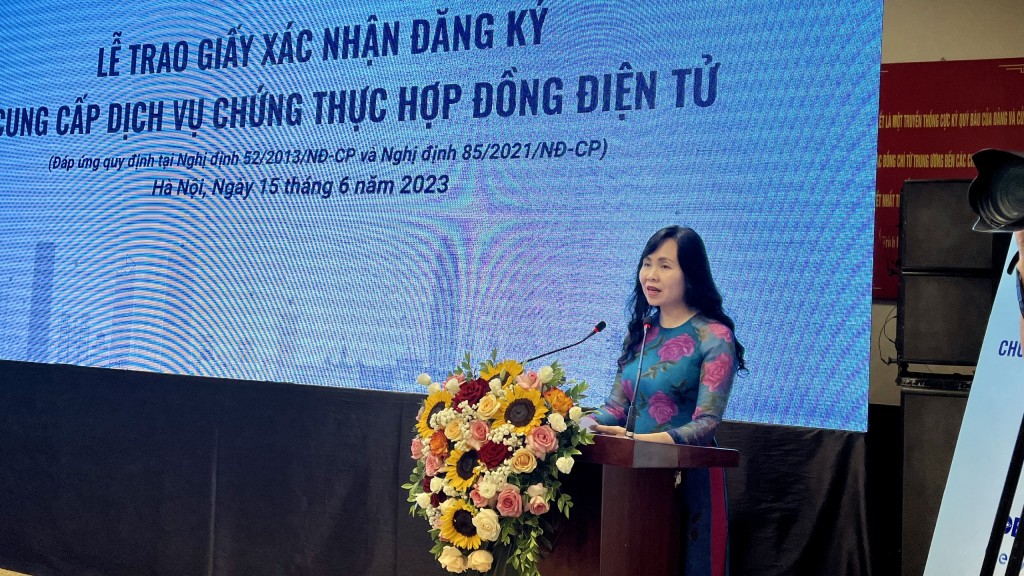 Bà Lê Hoàng Oanh, Cục trưởng Cục Thương mại điện tử và Kinh tế số phát biểu tại buổi lễ