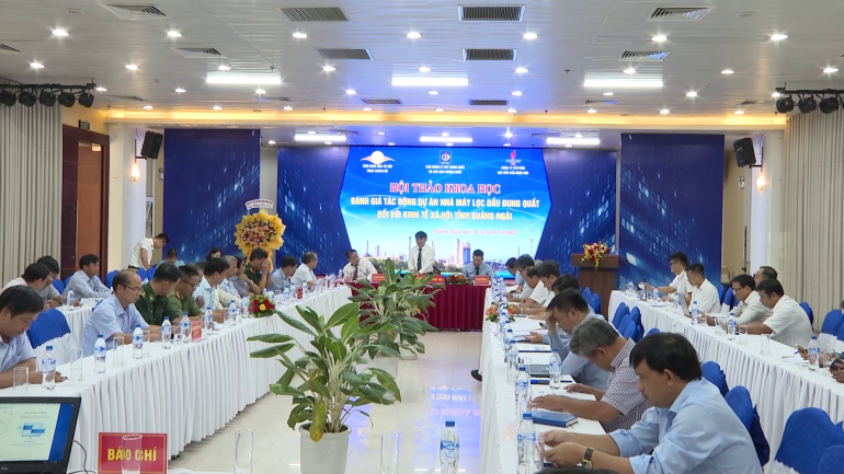 Quang cảnh buổi Hội thảo khoa học “Đánh giá tác động Dự án nhà máy lọc dầu Dung Quất đối với phát triển kinh tế - xã hội tỉnh Quảng Ngãi