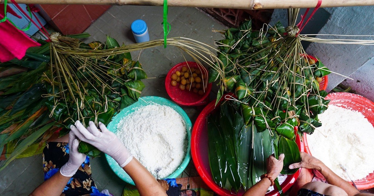 Booth to experience the package – cooking Bamboo leaf dumplings, Ba Trang dumplings.