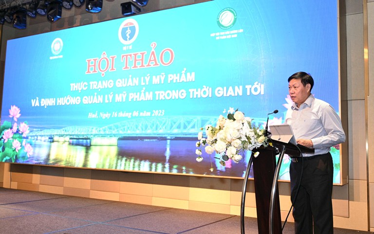 Thứ trưởng Thường trực Bộ Y tế Đỗ Xuân Tuyên phát biểu tại hội thảo