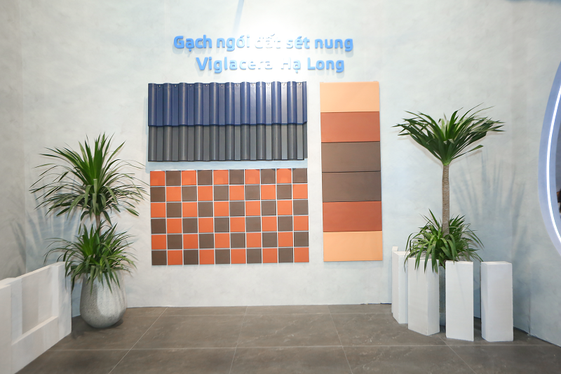 Ha, Long baked clay bricks and tiles with new colored tile products.