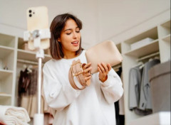 40% người mua sắm trực tuyến mua hàng dựa trên các đề xuất trên mạng xã hội