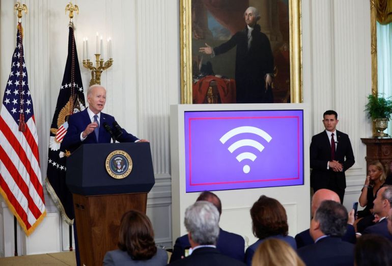 Tổng thống Mỹ Joe Biden công bố chương trình tài trợ 42,25 tỷ USD mang Internet tốc độ cao đến mọi người dân vào năm 2030 ngày 26/6 tại Nhà Trắng. (Ảnh: Reuters)