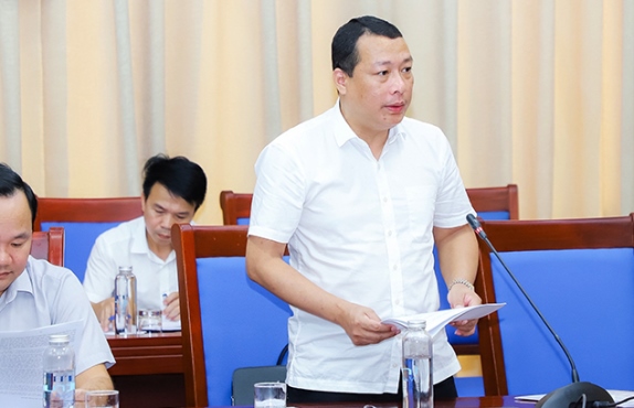 Ông Phạm Hồng Quang - Giám đốc Sở KH&ĐT Nghệ An báo cáo tình hình giải quyết các kiến nghị của doanh nghiệp trong tháng 6/2023 tại Hội nghị