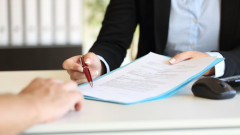 Nhận thức về rủi ro pháp lý: Hậu quả nặng nề của việc ký hợp đồng và xuất giúp hóa đơn