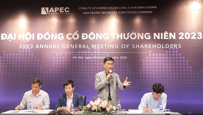 Ông Nguyễn Đỗ Lăng (đứng) phát biểu tại phiên họp thường niên của Apec vào đầu tháng 6-2023. Ảnh: APEC