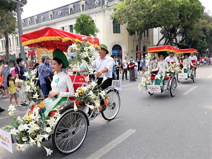 Hanoi tourism made a breakthrough, revenue increased by 74.4% in the first half of 2023.